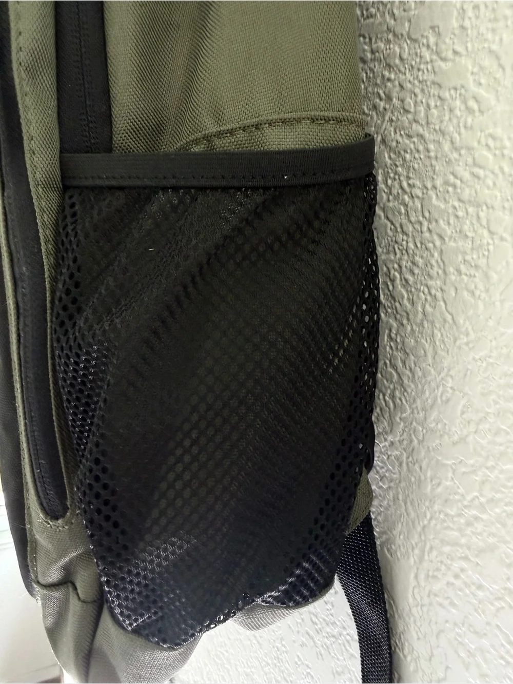 Oakley Enduro 20L 3.0 • Two-Tone Black & Olive Backpack
